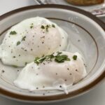 Proč mistr kuchyně vždycky přidá ocet do vroucí vody s vejci