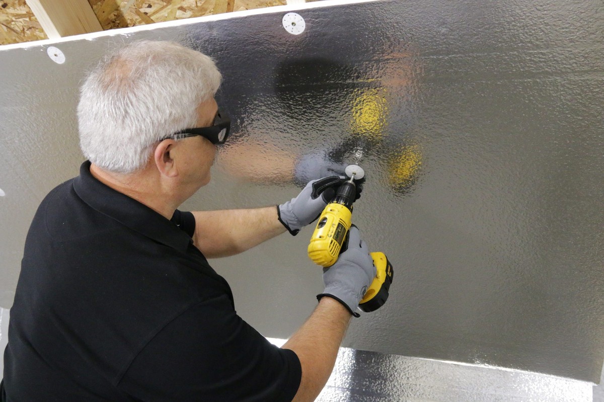 Staré novinové papíry jako izolace: geniální řešení pro chladné rohy - image 2