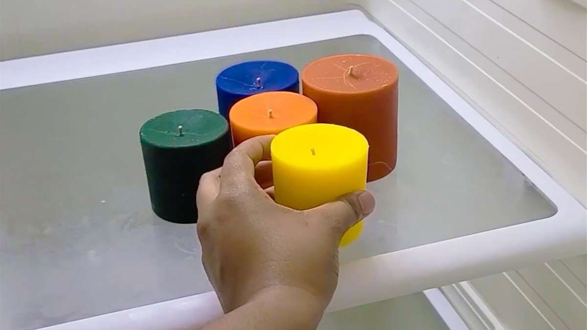 Svíčka v lednici? Trik proti pachu, který funguje lépe než všechno ostatní