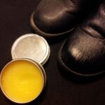 Včelí vosk na kůži bot: jak je udělat voděodolnými na roky
