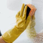 Zubní pasta na zrcadle? Čistá chemie bez kupování drahých preparátů